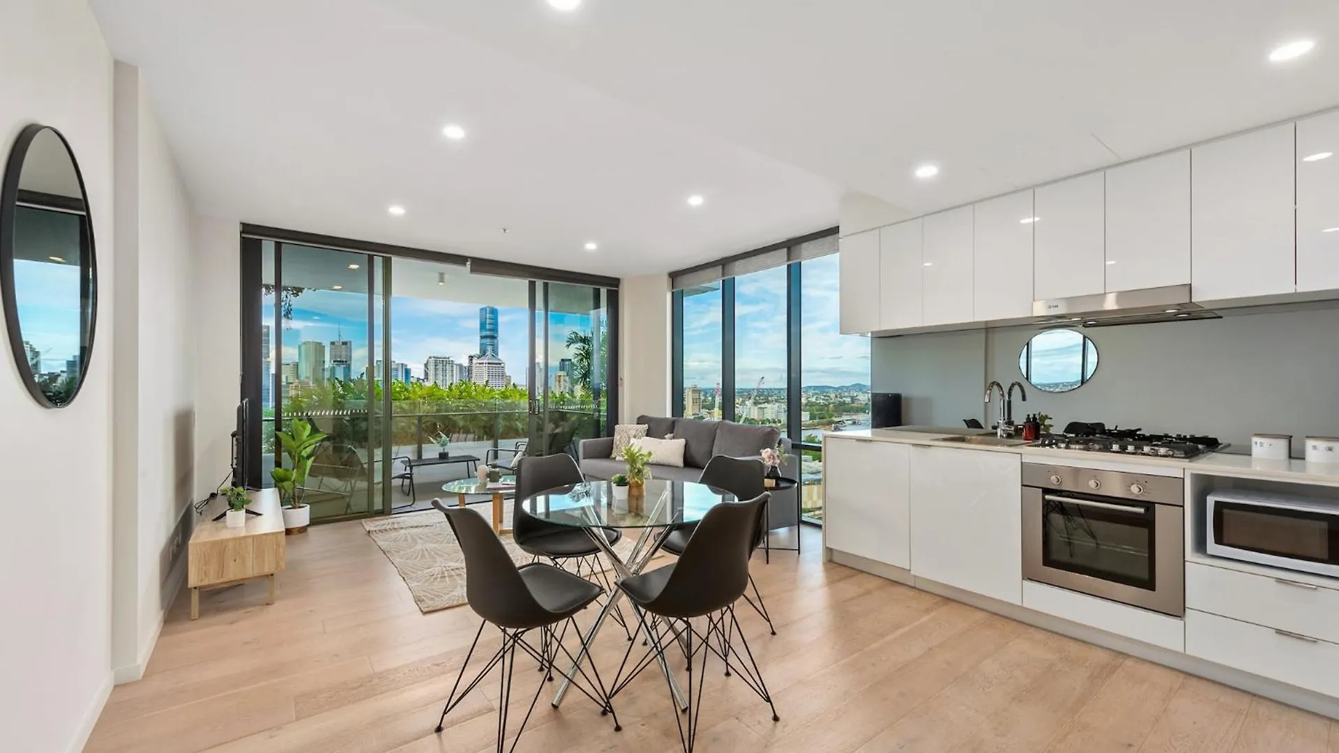 Million Dollar View, Best Location, King Bed, Pool Brisbane